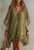 Bianca | Vestido de chiffon con estampado de leopardo, de corte amplio y fluido, escote en V