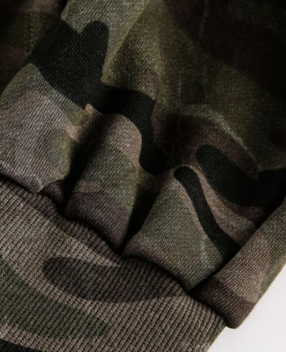 Sudadera con capucha de camuflaje